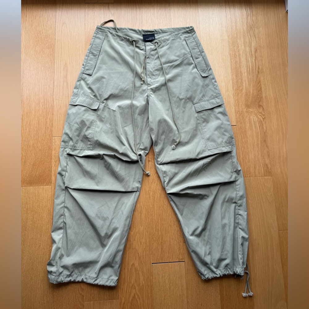 Local European parachute pant